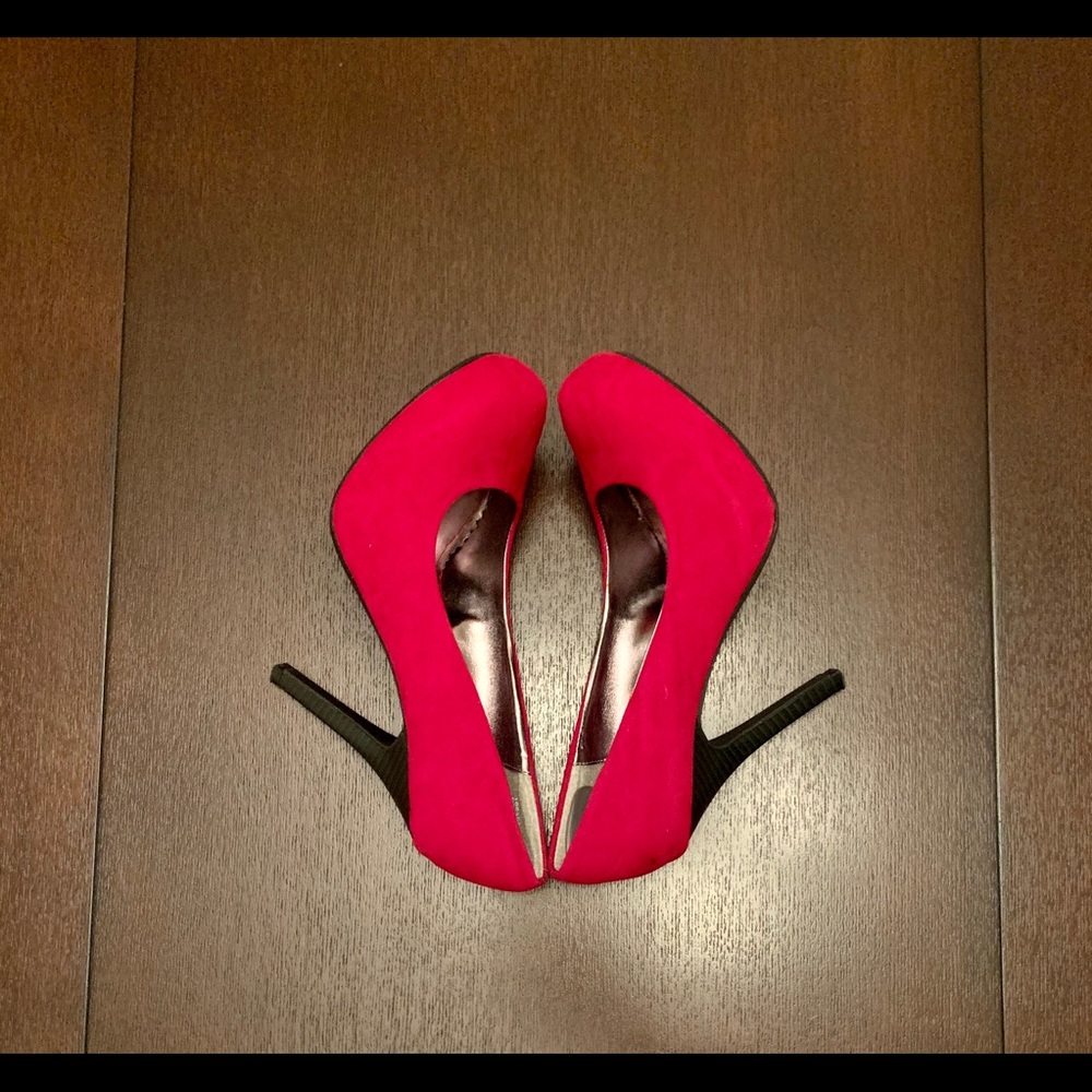‼️SOLD‼️ ❤️RED SUEDE PLATFORM HEELS❤️